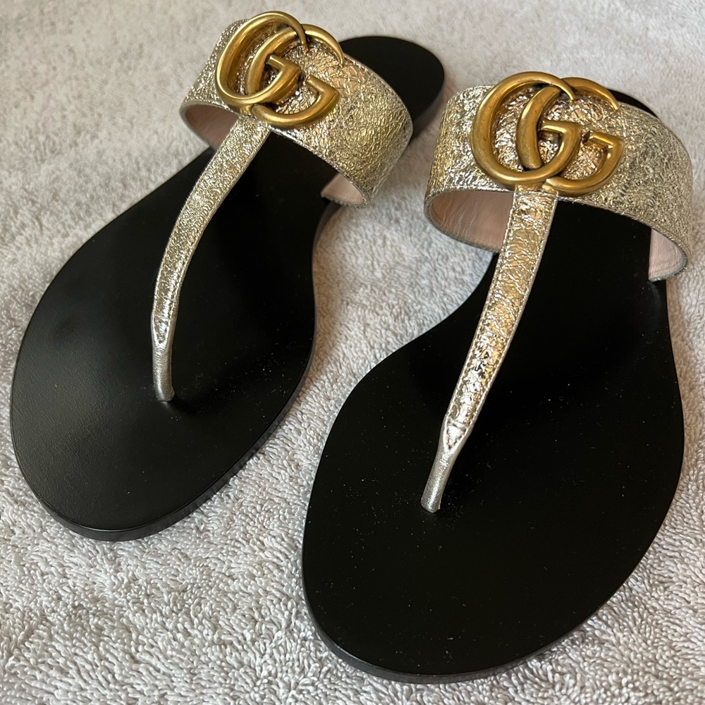 GUCCI leather thong sandal with Double G